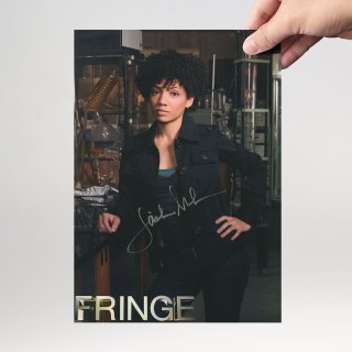 Jasika Nicole 1 - Fringe - Originalautogramm mit Echtheitszertifikat