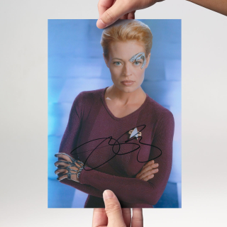 Jeri Ryan 1 - Star Trek Voyager - Originalautogramm mit Echtheitszertifikat