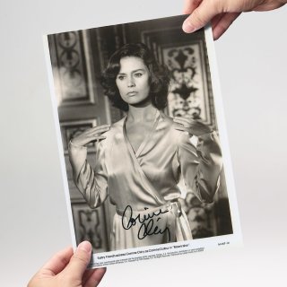 Corinne Clery 2 - James Bond Moonraker - Originalautogramm mit Echtheitszertifikat